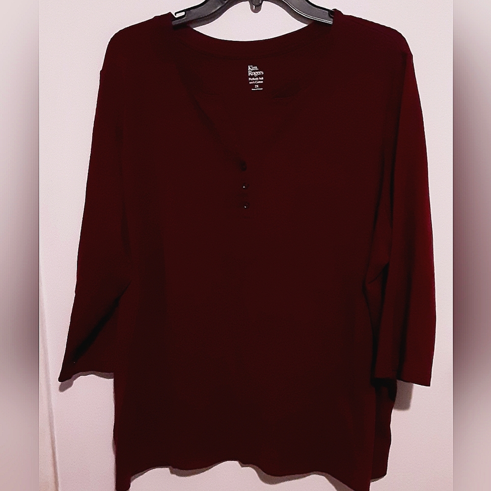 Kim Rogers perfectly soft Tee Burgundy Round neck Buttons